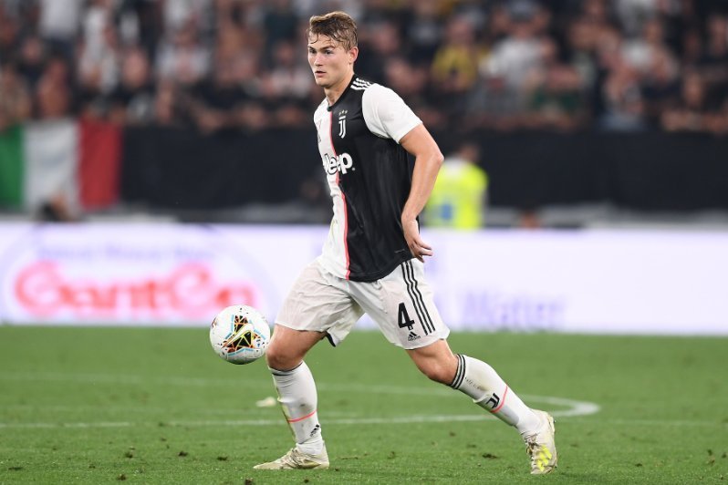 Football Manager 2021 young central defenders